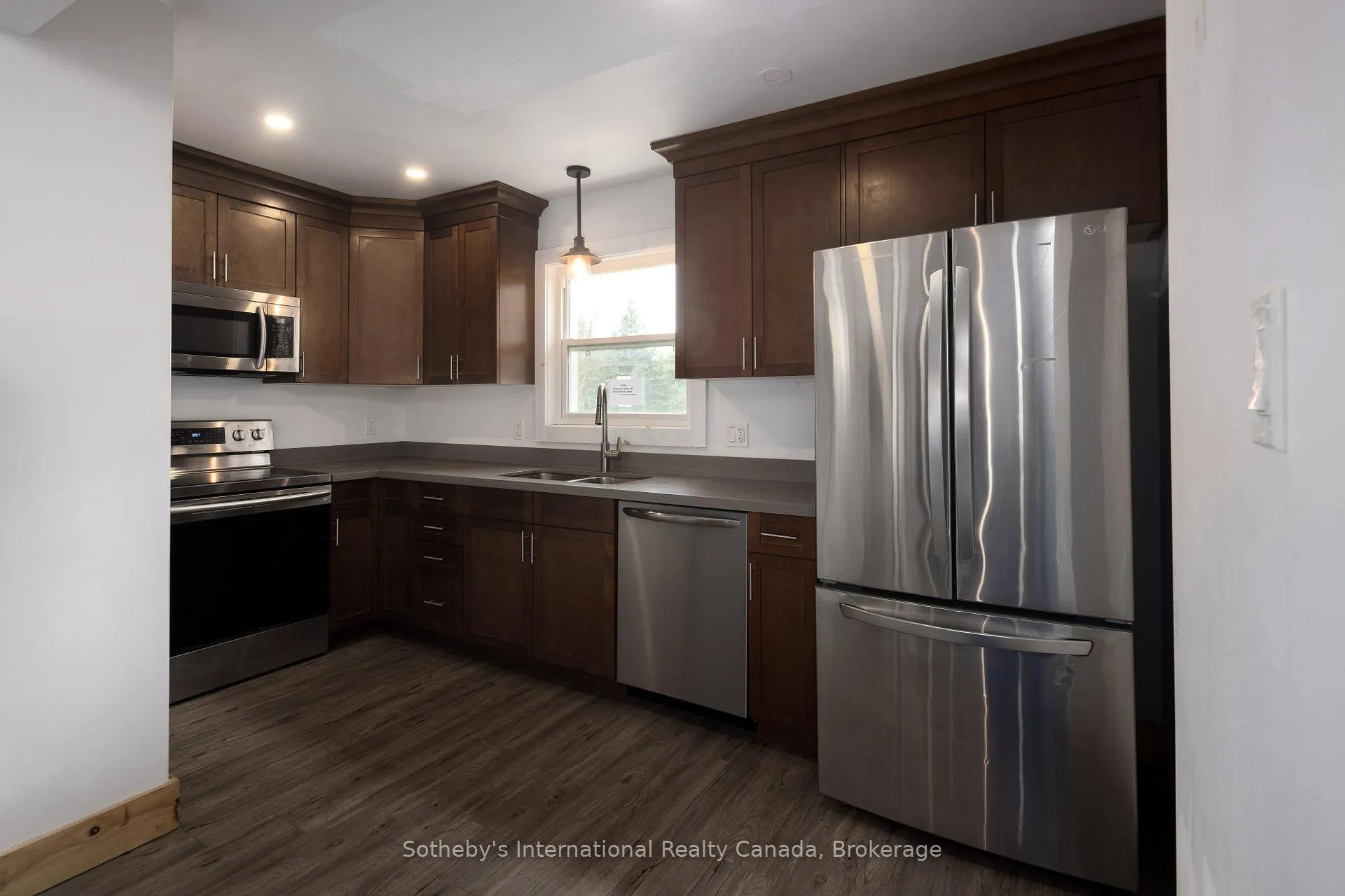 Photo 15 of 210 Arlberg Crescent, Blue Mountains — HOMEH