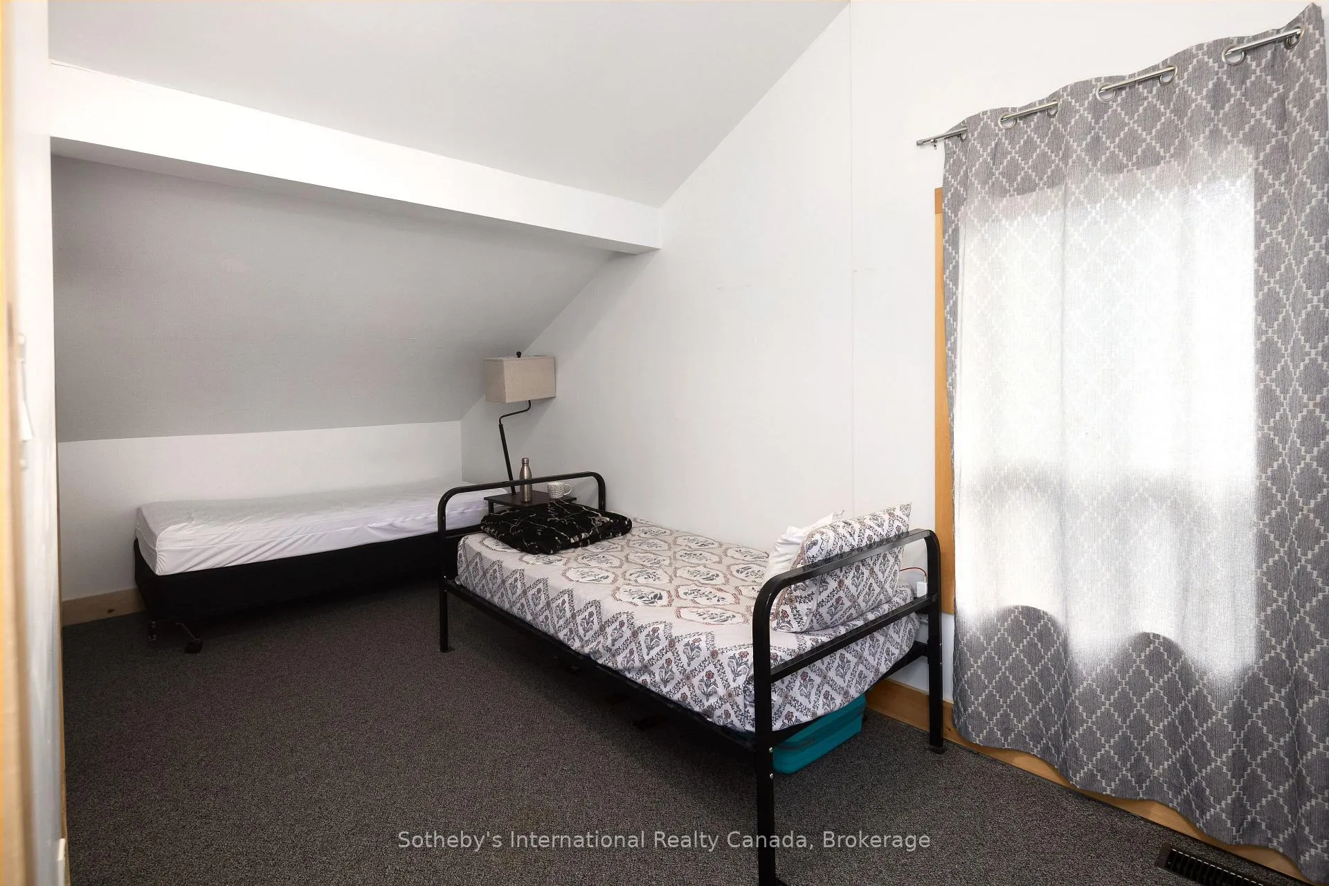 Photo 23 of 210 Arlberg Crescent, Blue Mountains — HOMEH