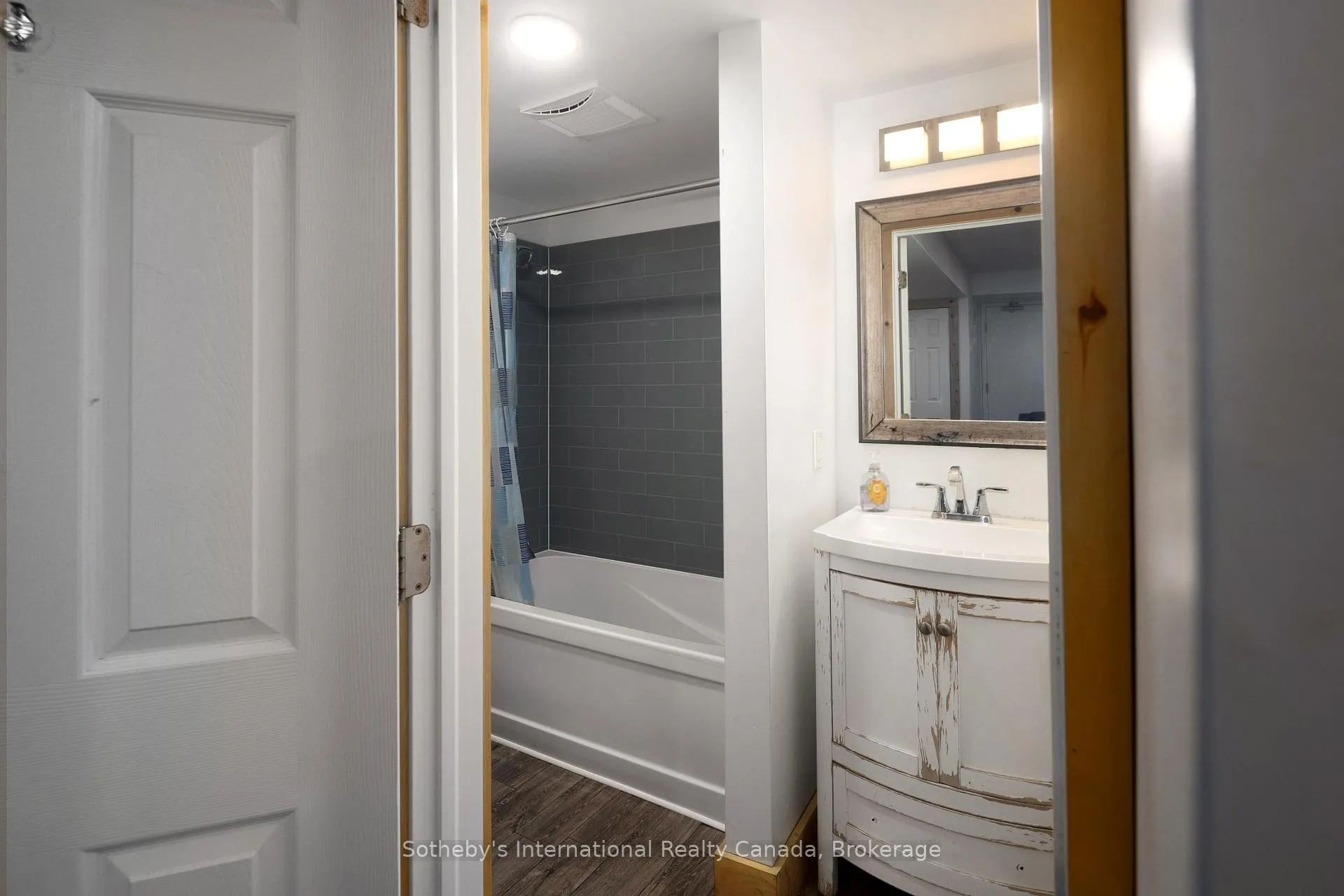 Photo 27 of 210 Arlberg Crescent, Blue Mountains — HOMEH