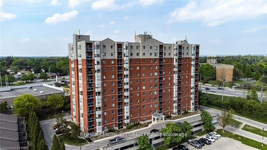 Front of Unit 401, 30 Chapman Court