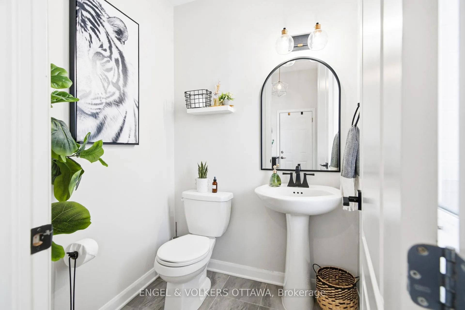 Photo 6 of 207 Argonaut Circle, Ottawa, Chapel Hill South - Orleans Village — HOMEH