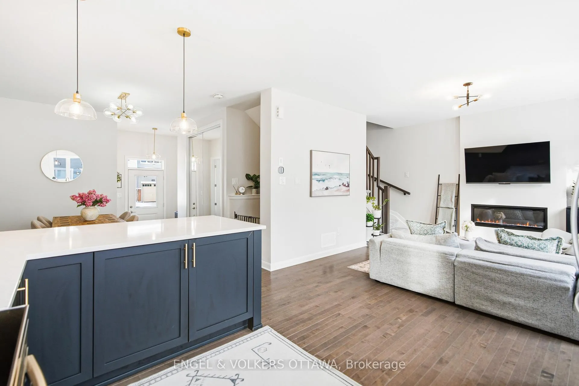 Photo 16 of 207 Argonaut Circle, Ottawa, Chapel Hill South - Orleans Village — HOMEH