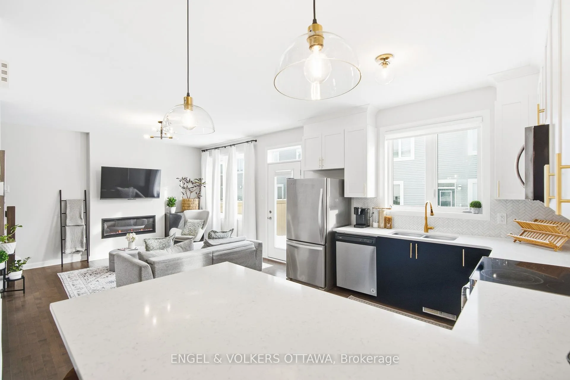 Photo 17 of 207 Argonaut Circle, Ottawa, Chapel Hill South - Orleans Village — HOMEH