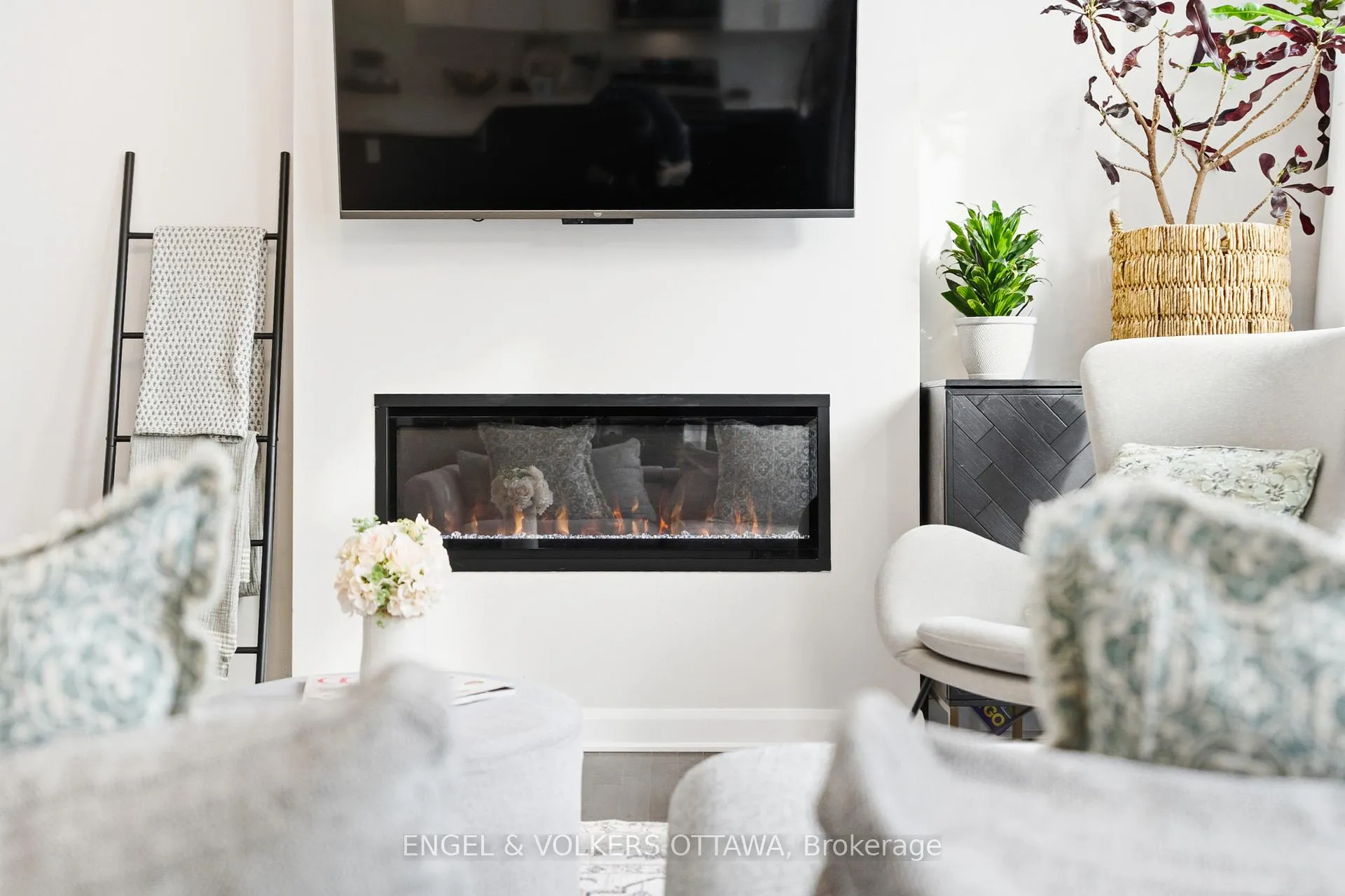 Photo 20 of 207 Argonaut Circle, Ottawa, Chapel Hill South - Orleans Village — HOMEH