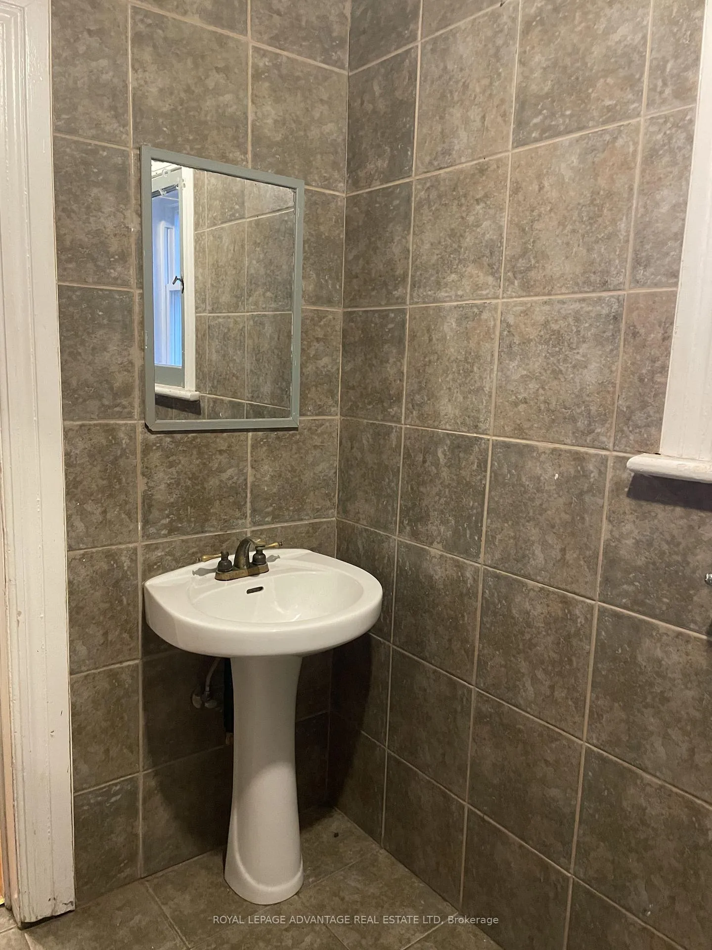 Photo 13 of 28 Mcewen Avenue, Smiths Falls — HOMEH