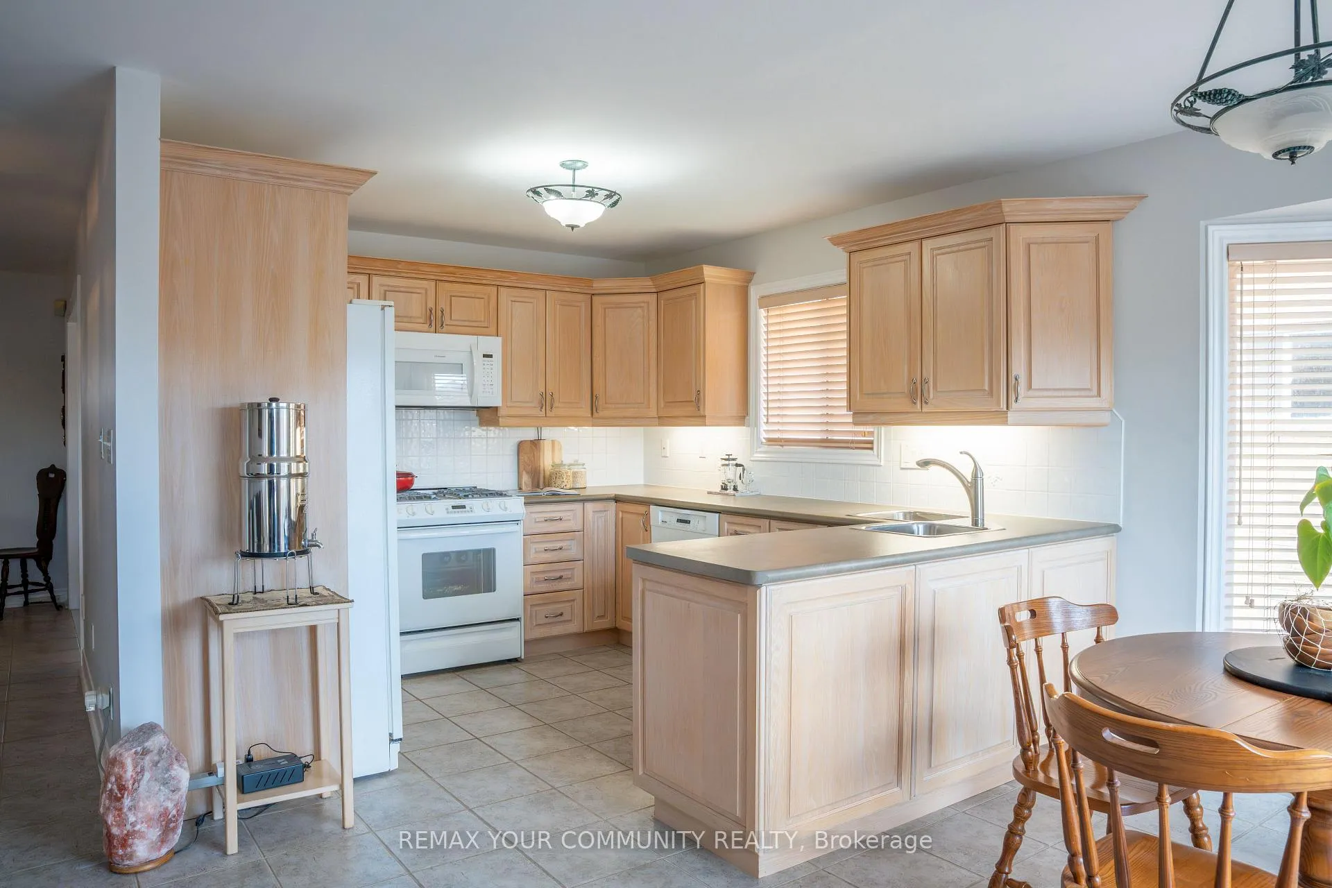 Photo 11 of 13 Foxbury Place, Caledon, Bolton North — HOMEH