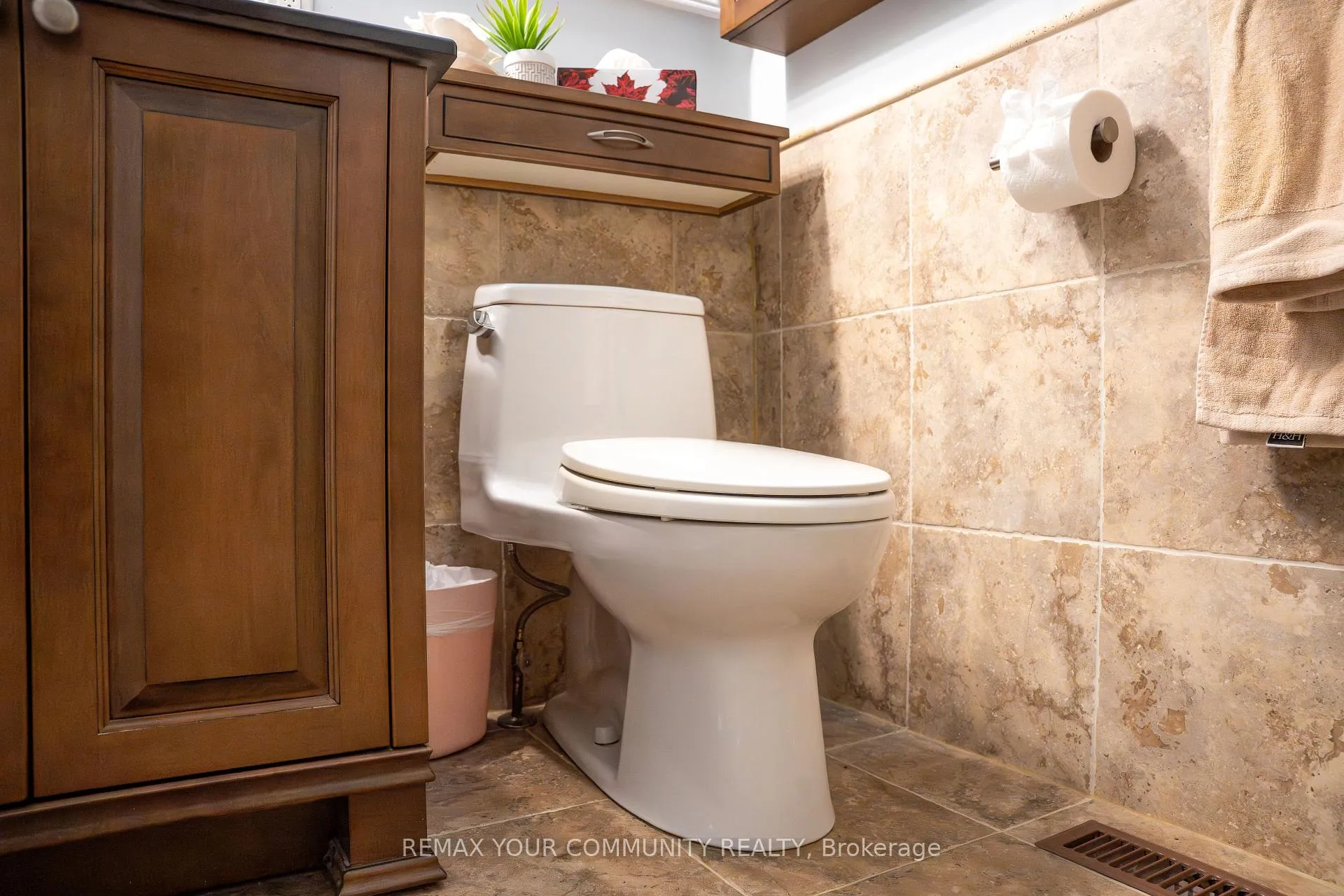 Photo 25 of 13 Foxbury Place, Caledon, Bolton North — HOMEH