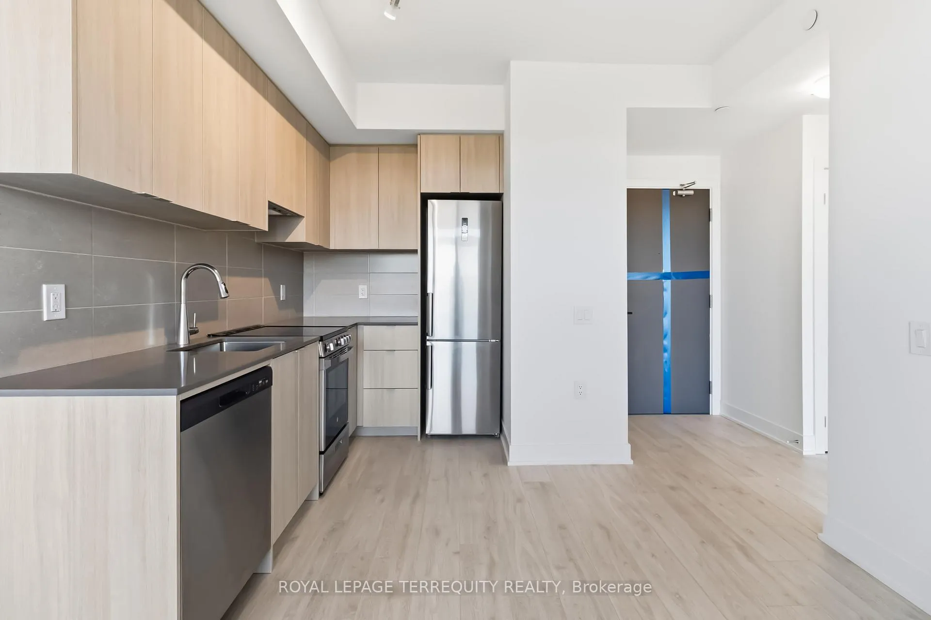 Photo 2 of Unit 811, 2088 James Street, Burlington, Brant — HOMEH