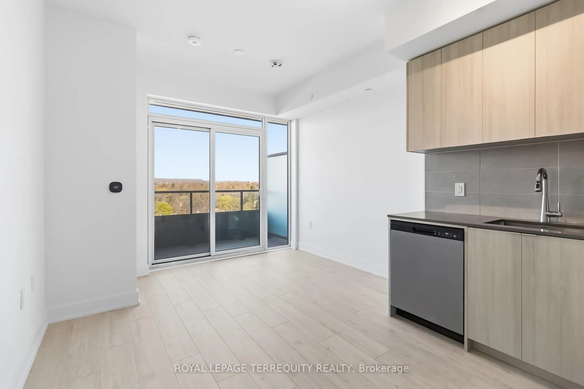 Photo 3 of Unit 811, 2088 James Street, Burlington, Brant — HOMEH