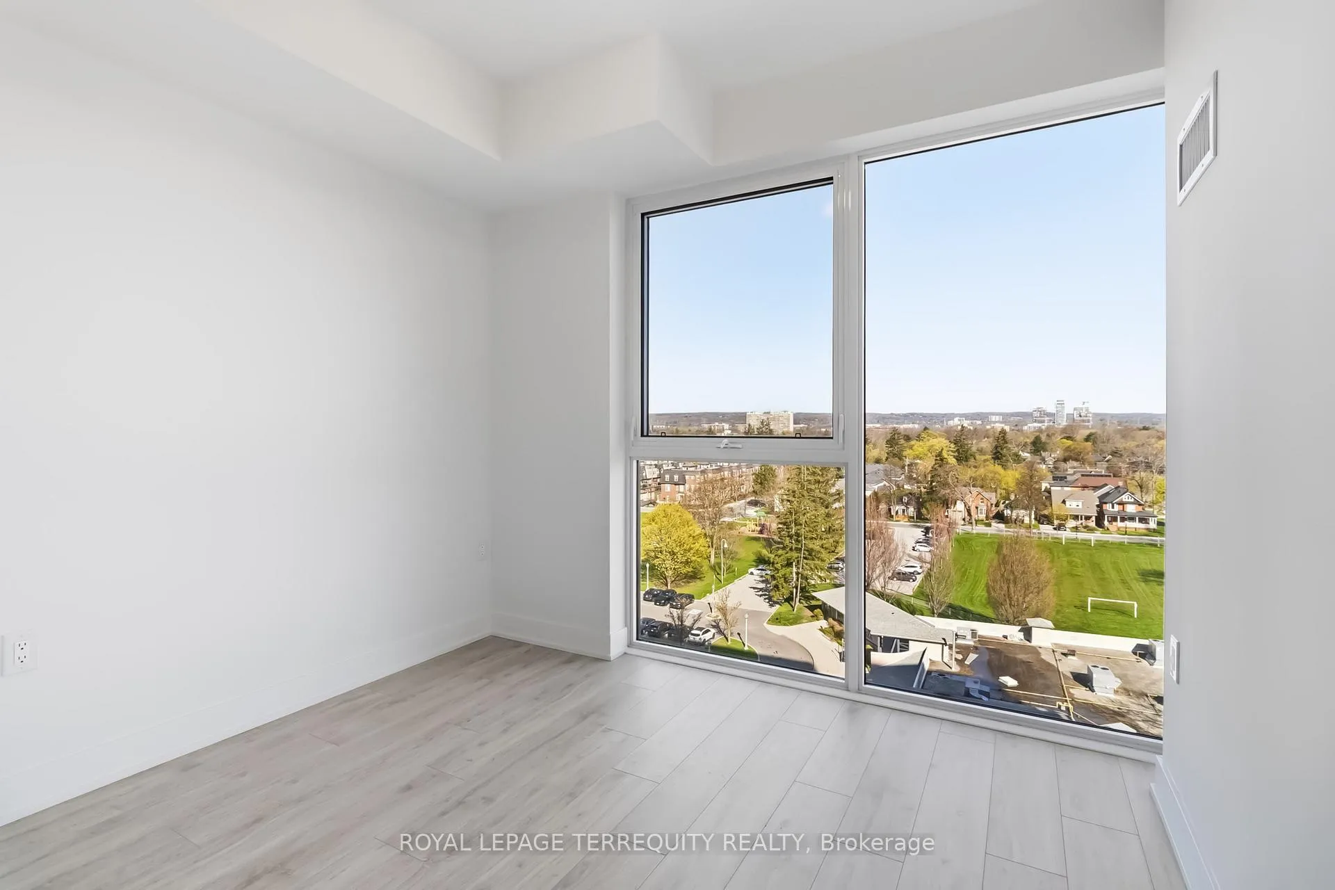 Photo 5 of Unit 811, 2088 James Street, Burlington, Brant — HOMEH
