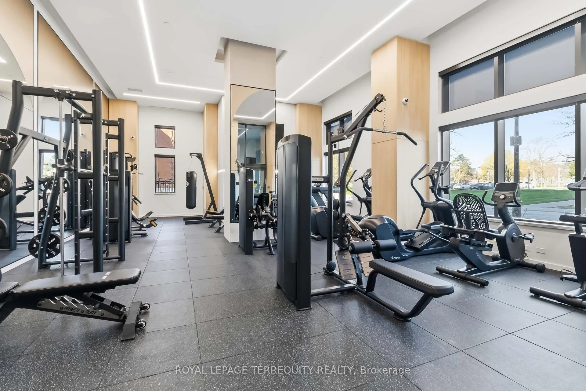 Photo 9 of Unit 811, 2088 James Street, Burlington, Brant — HOMEH