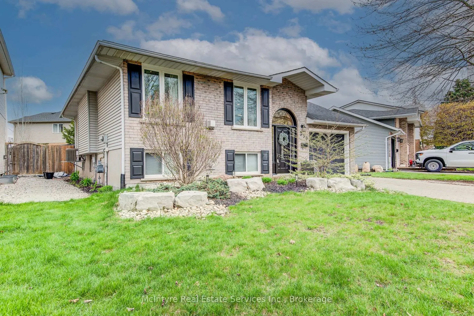 Photo 2 of 350 Auburn Drive, Waterloo — HOMEH