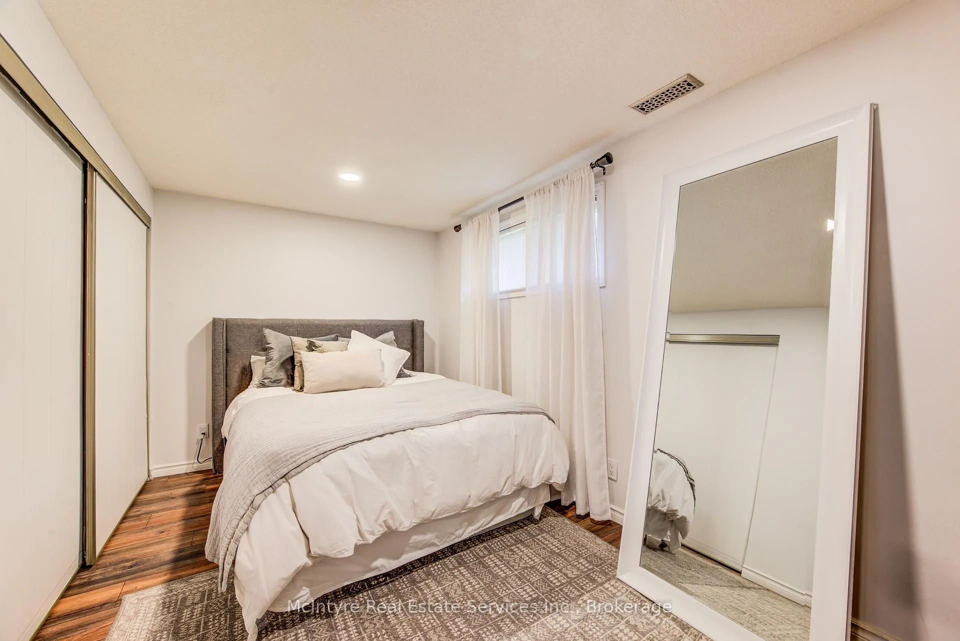 Photo 39 of 350 Auburn Drive, Waterloo — HOMEH