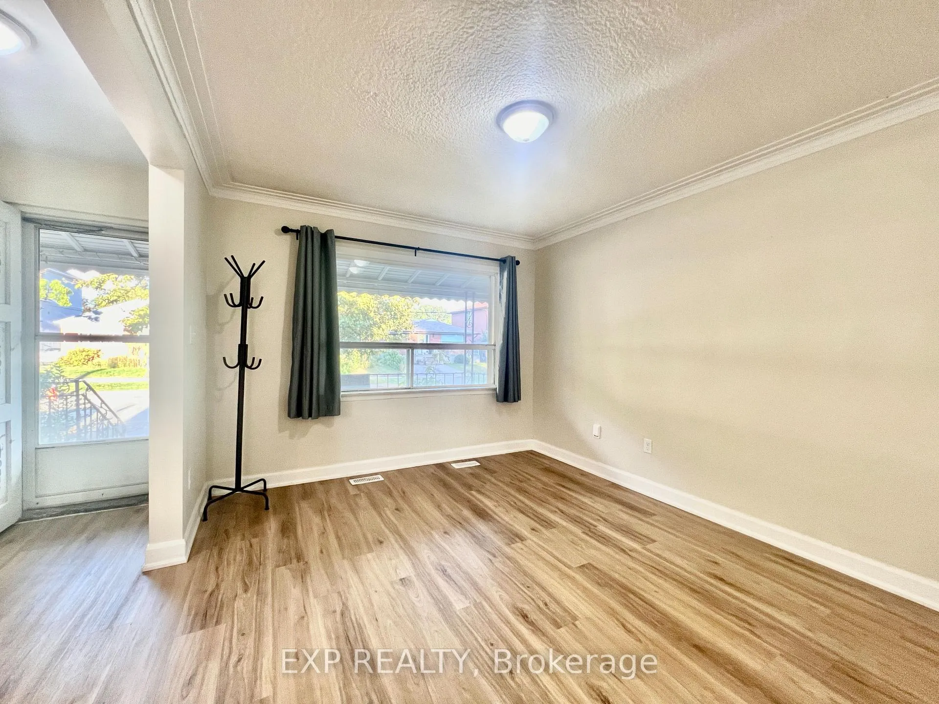 Photo 7 of 158 Hallmark Avenue, Etobicoke, Alderwood — HOMEH