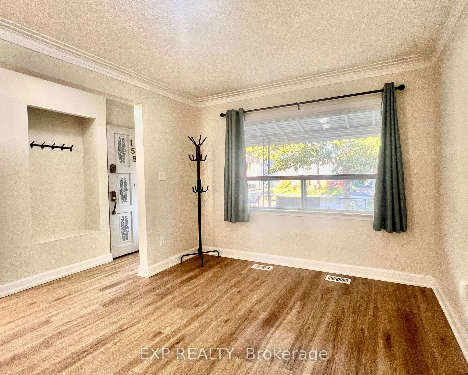 Photo 8 of 158 Hallmark Avenue, Etobicoke, Alderwood — HOMEH