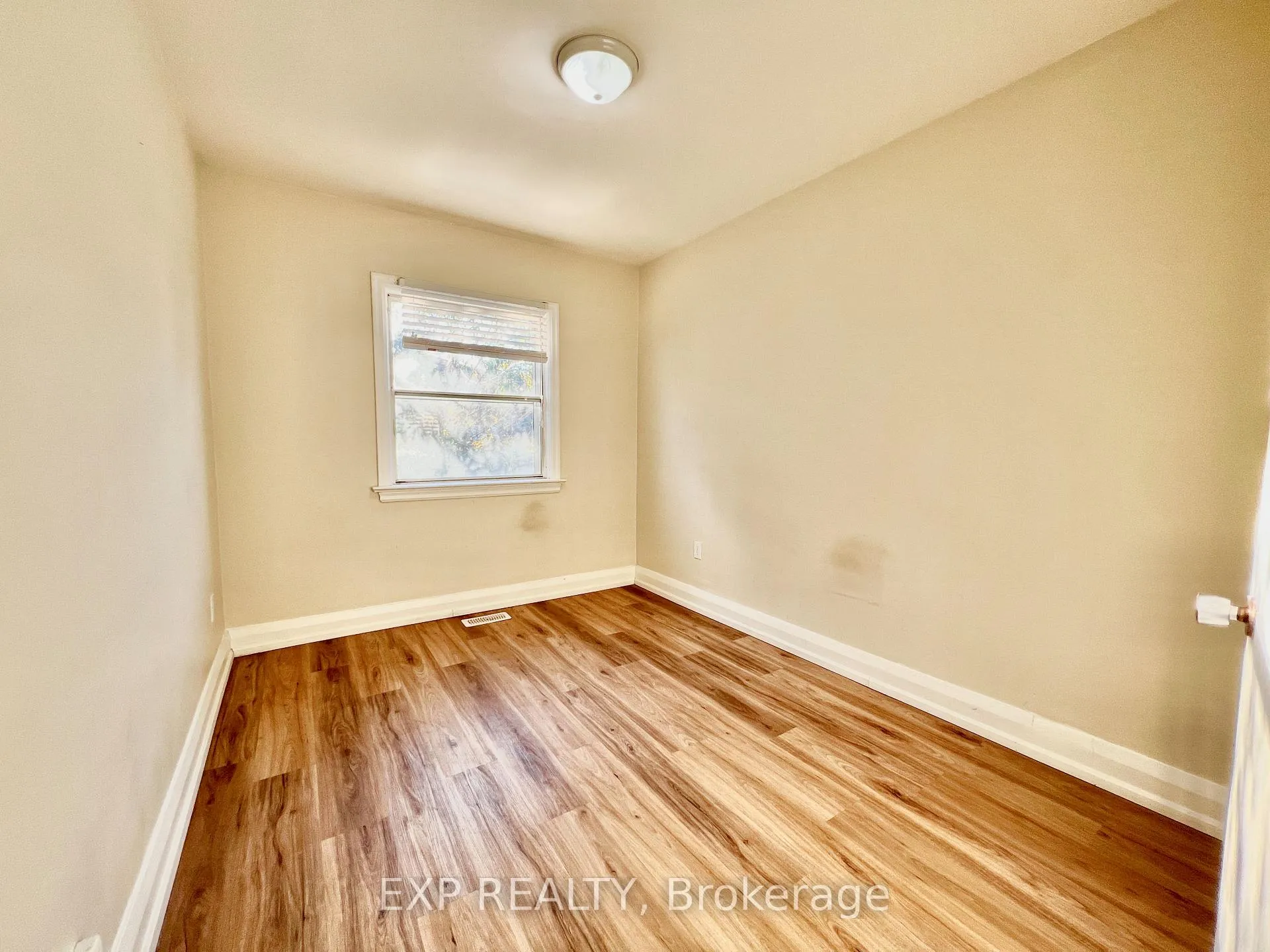 Photo 12 of 158 Hallmark Avenue, Etobicoke, Alderwood — HOMEH