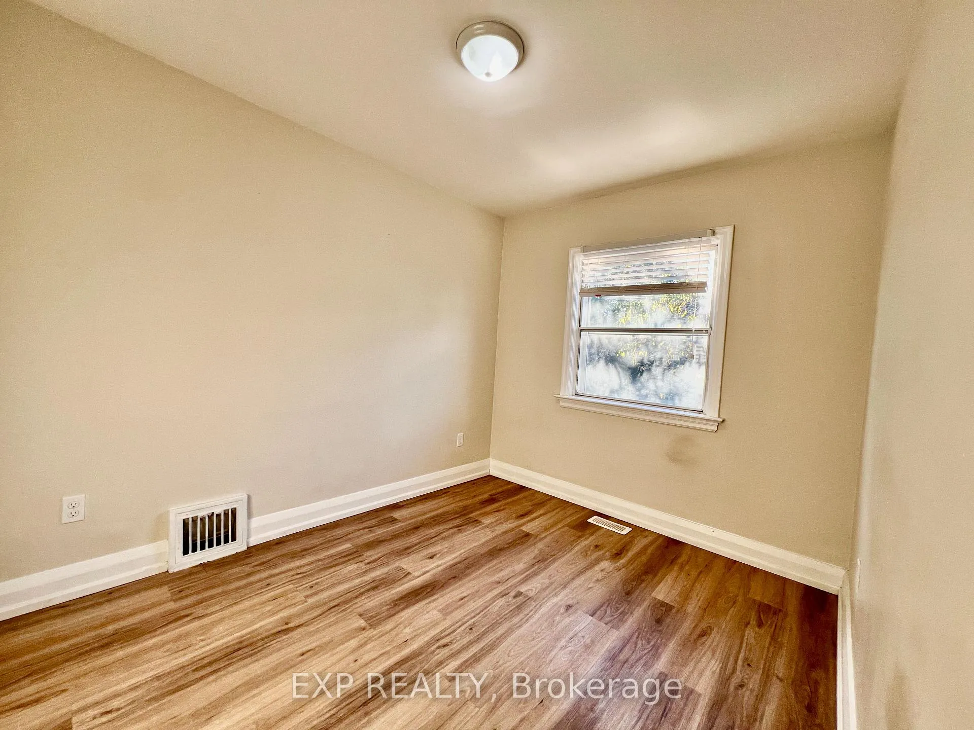 Photo 13 of 158 Hallmark Avenue, Etobicoke, Alderwood — HOMEH