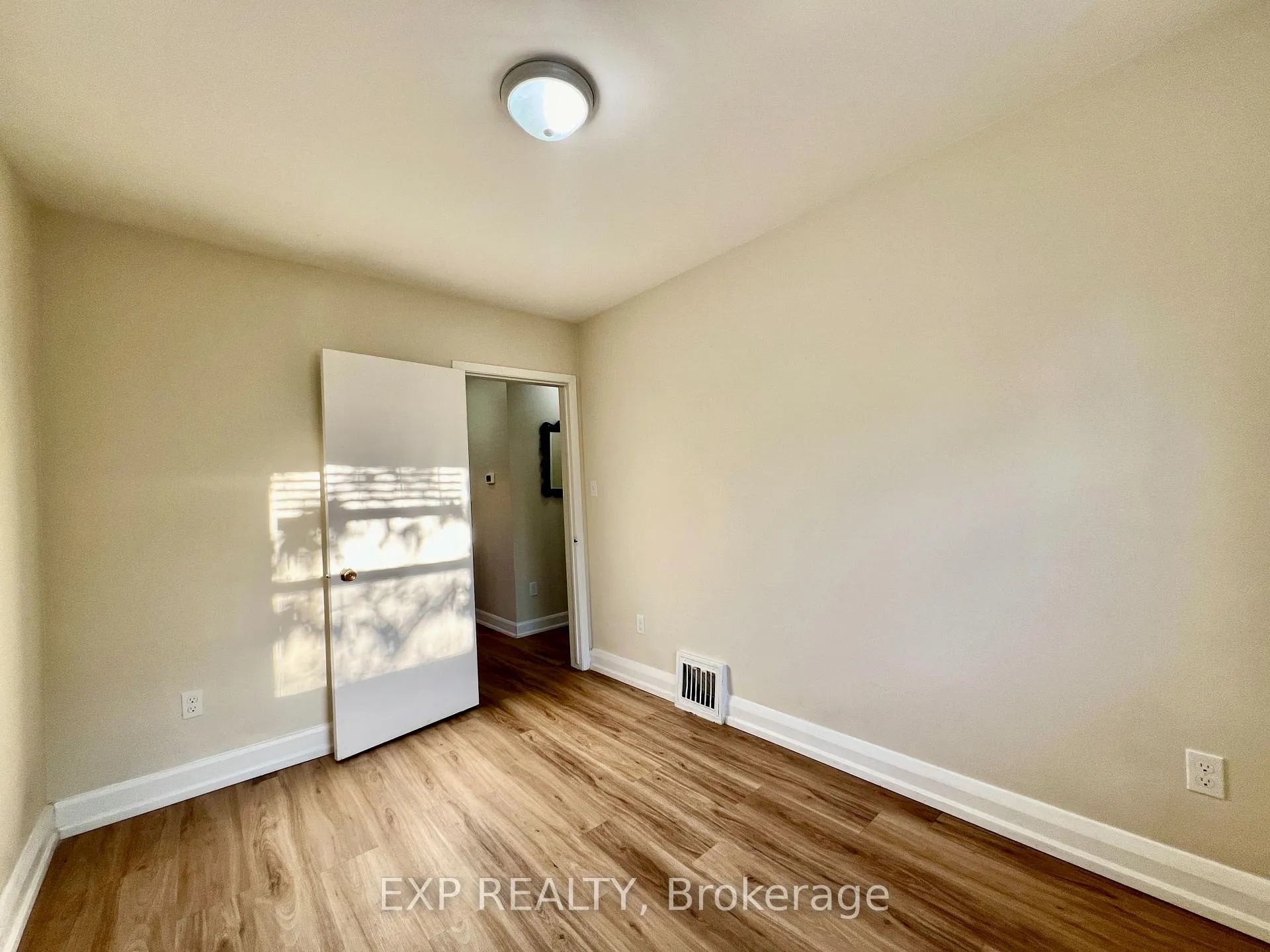 Photo 14 of 158 Hallmark Avenue, Etobicoke, Alderwood — HOMEH
