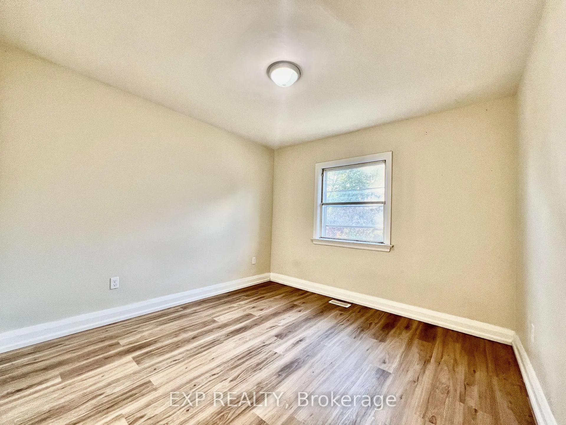 Photo 17 of 158 Hallmark Avenue, Etobicoke, Alderwood — HOMEH