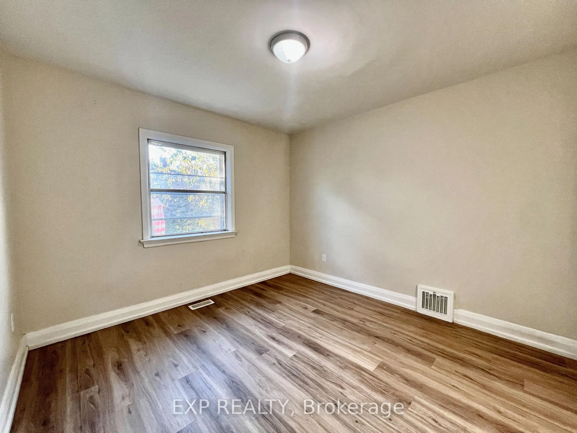 Photo 19 of 158 Hallmark Avenue, Etobicoke, Alderwood — HOMEH