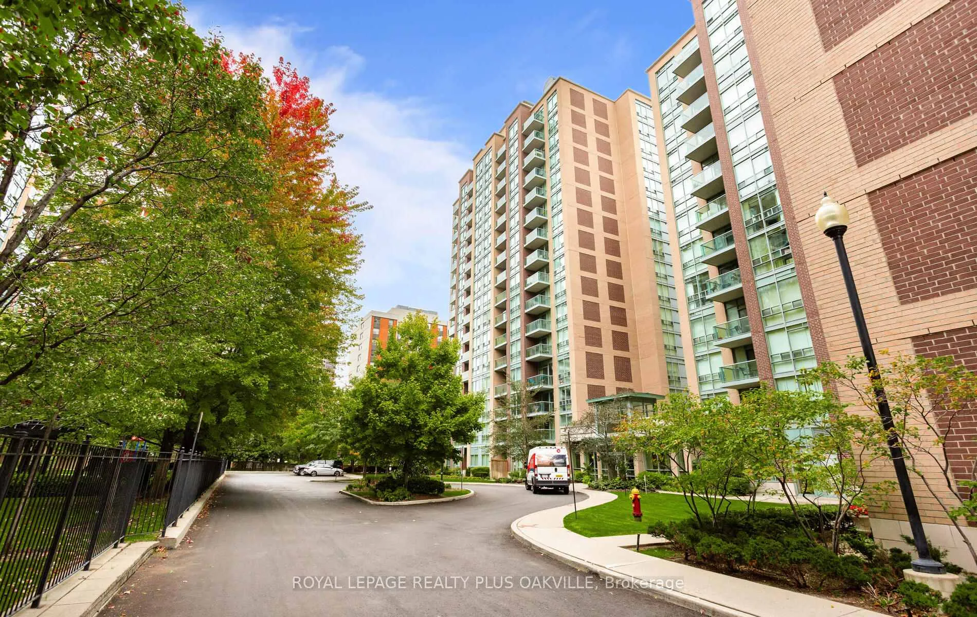 Photo 3 of Unit LPH07, 7 Michael Power Place, Etobicoke, Islington-City Centre West — HOMEH