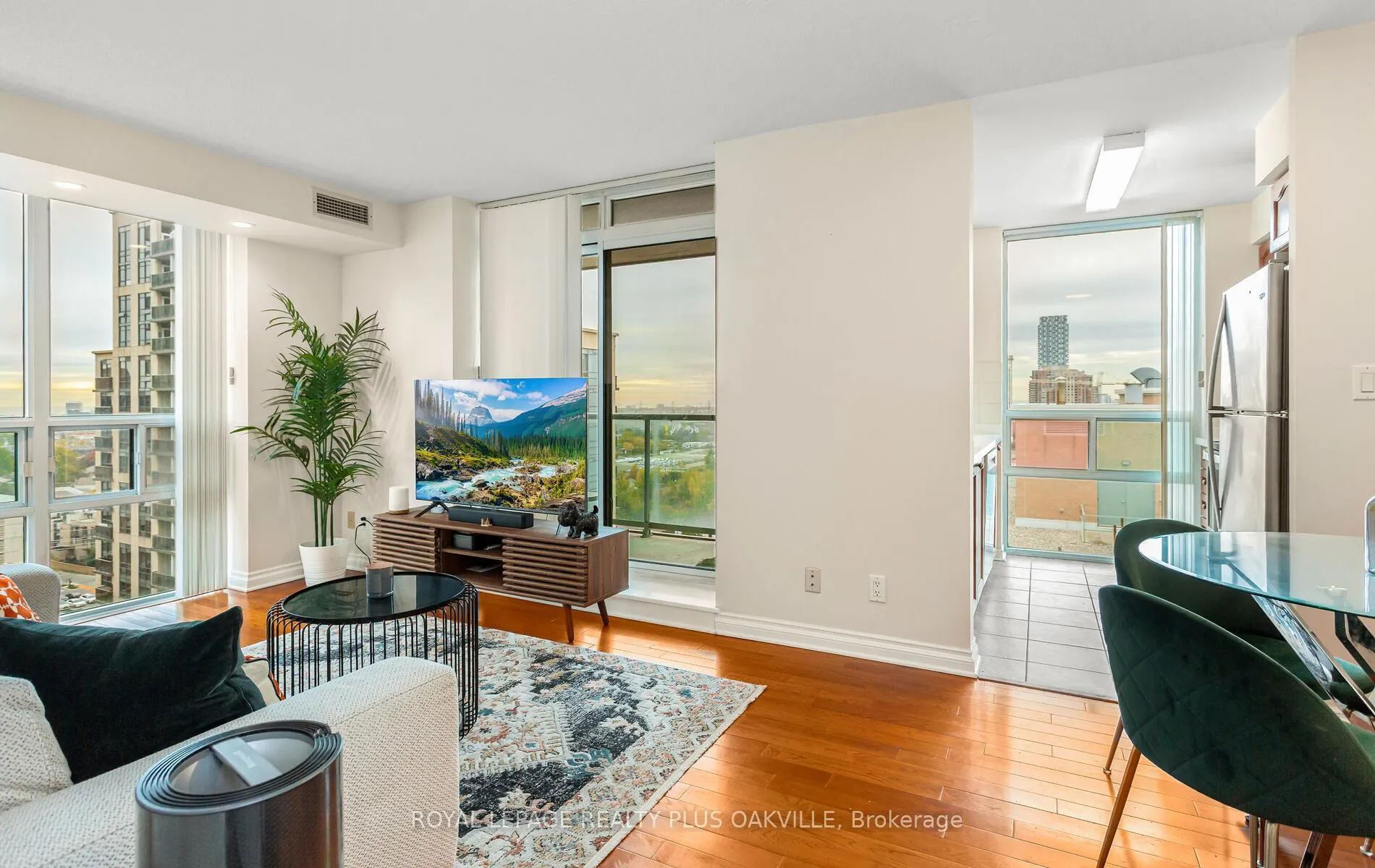 Photo 19 of Unit LPH07, 7 Michael Power Place, Etobicoke, Islington-City Centre West — HOMEH