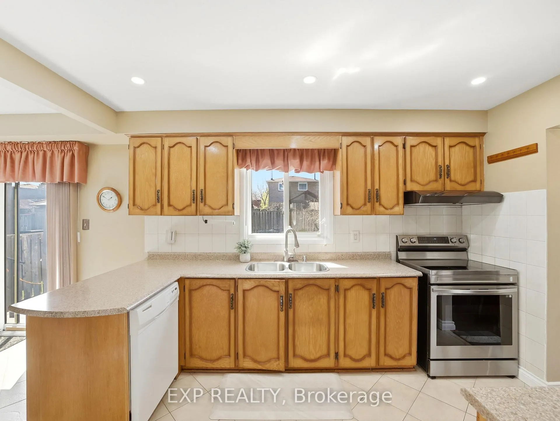 Photo 9 of 7327 Corrine Crescent, Mississauga, Meadowvale — HOMEH
