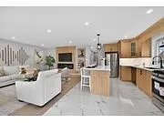 Photo 4 of 170 Fernwood Crescent, Hamilton, Hampton Heights — HOMEH