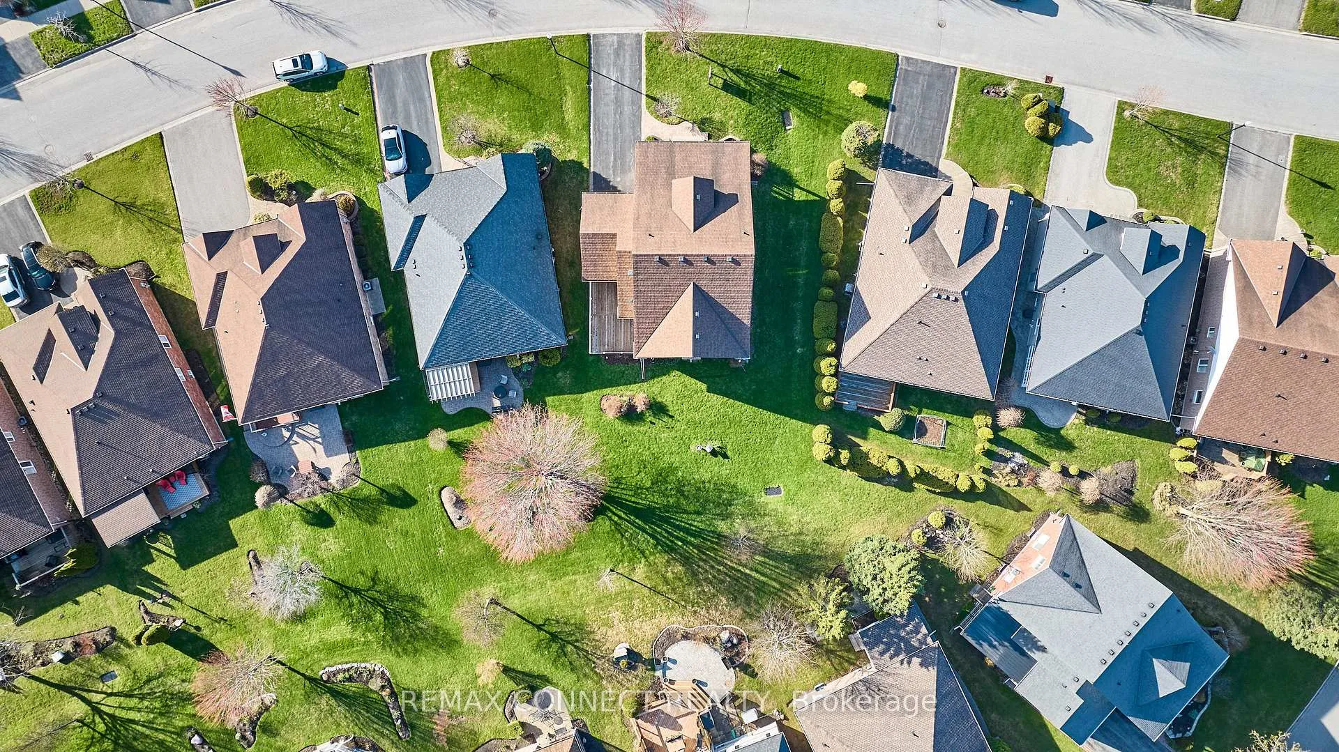 Photo 4 of 304 Waterbury Crescent, Scugog, Port Perry — HOMEH