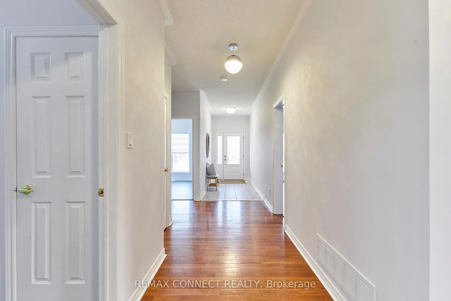 Photo 8 of 304 Waterbury Crescent, Scugog, Port Perry — HOMEH