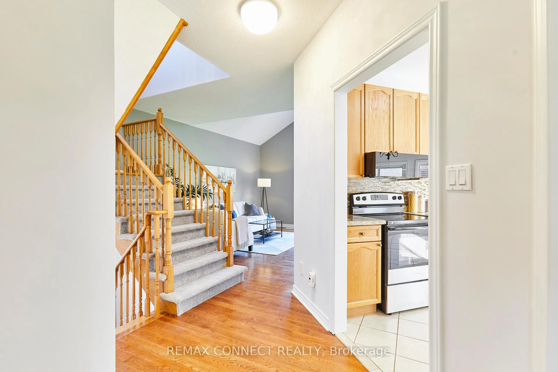 Photo 10 of 304 Waterbury Crescent, Scugog, Port Perry — HOMEH