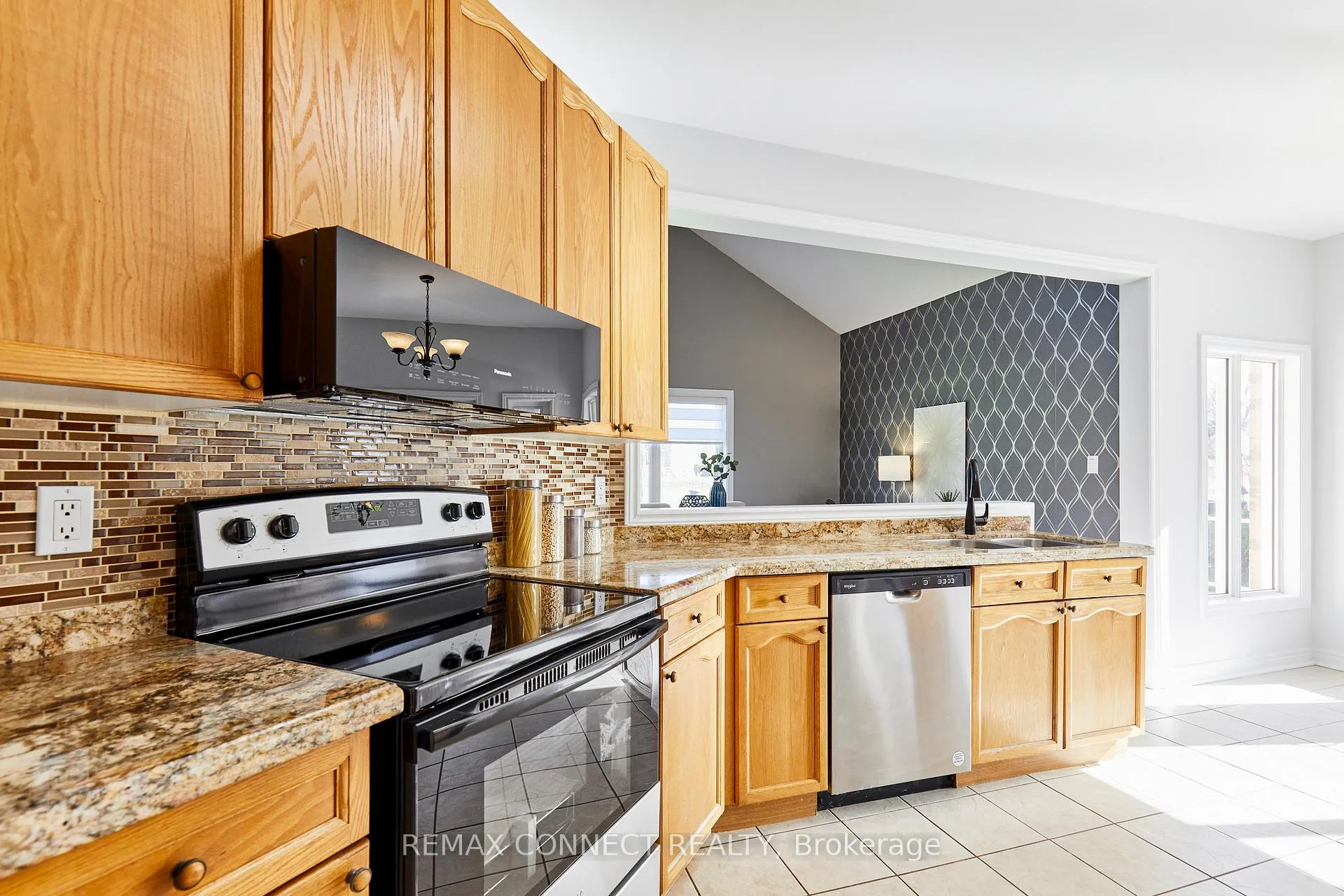 Photo 11 of 304 Waterbury Crescent, Scugog, Port Perry — HOMEH