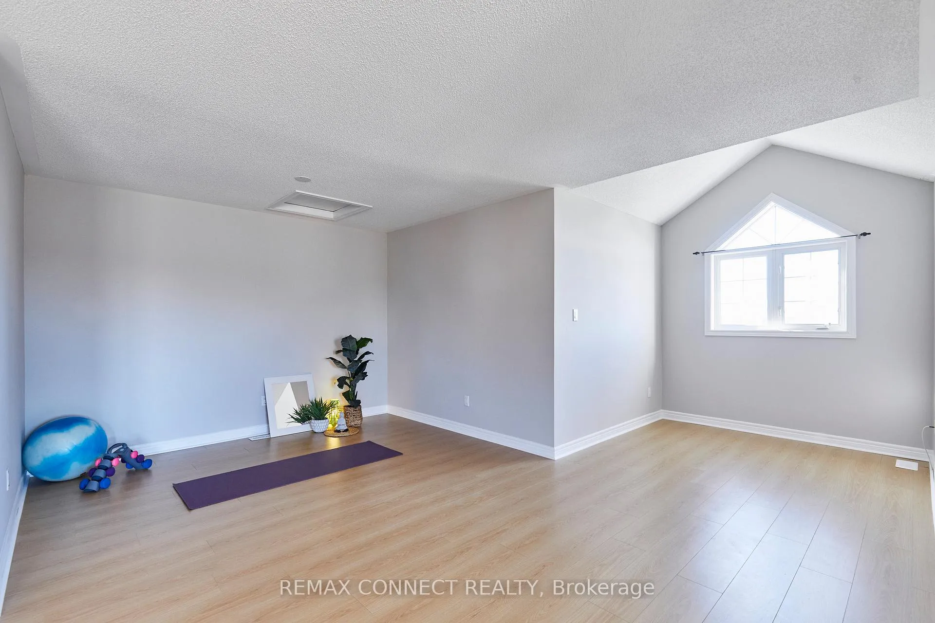 Photo 25 of 304 Waterbury Crescent, Scugog, Port Perry — HOMEH