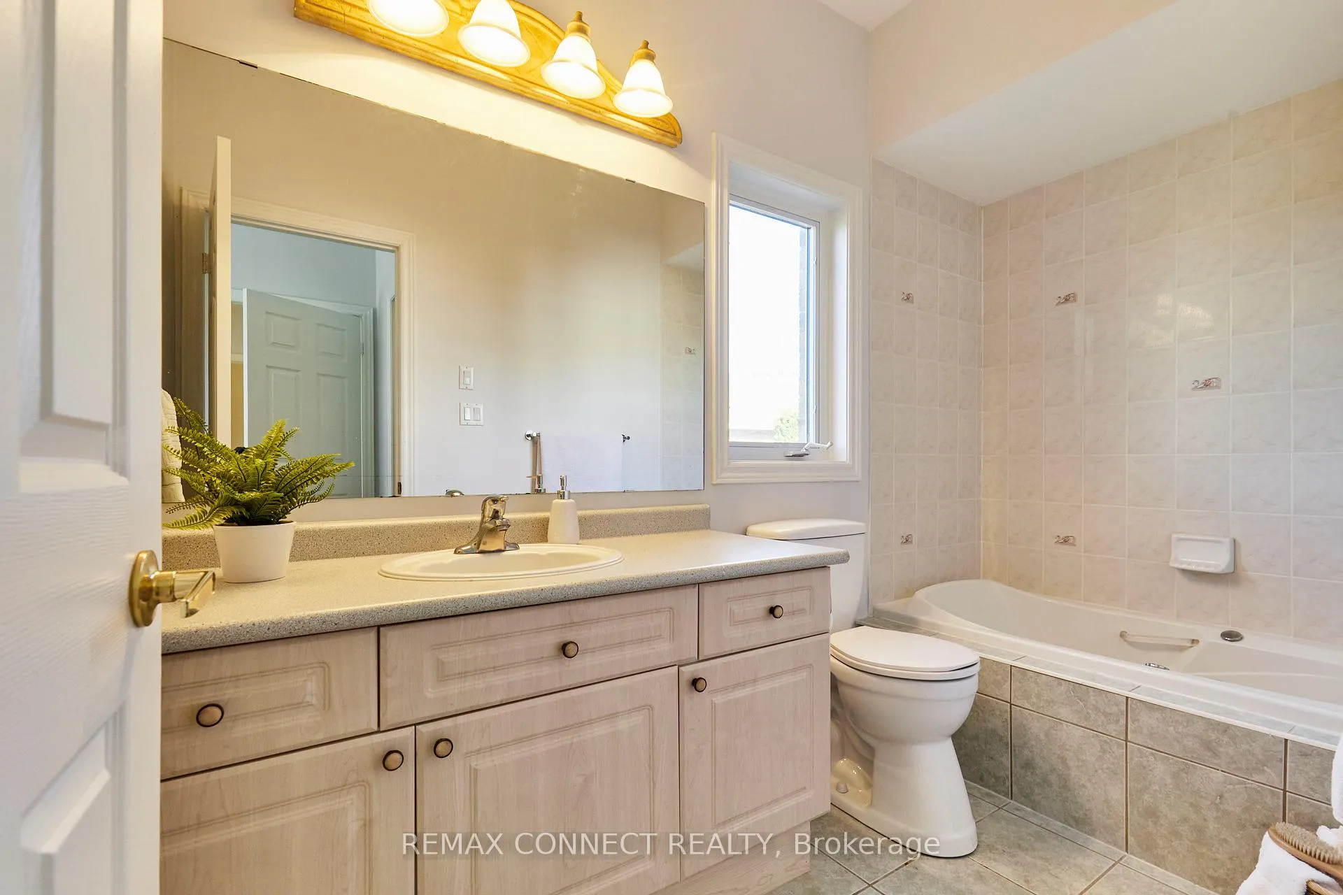 Photo 37 of 304 Waterbury Crescent, Scugog, Port Perry — HOMEH