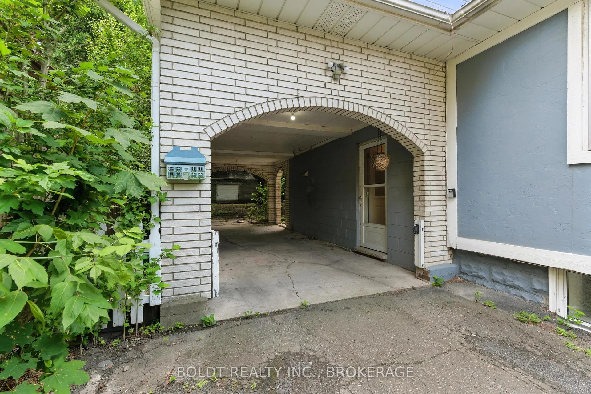 Photo 4 of 63 Permilla Street, St. Catharines, Ridley — HOMEH