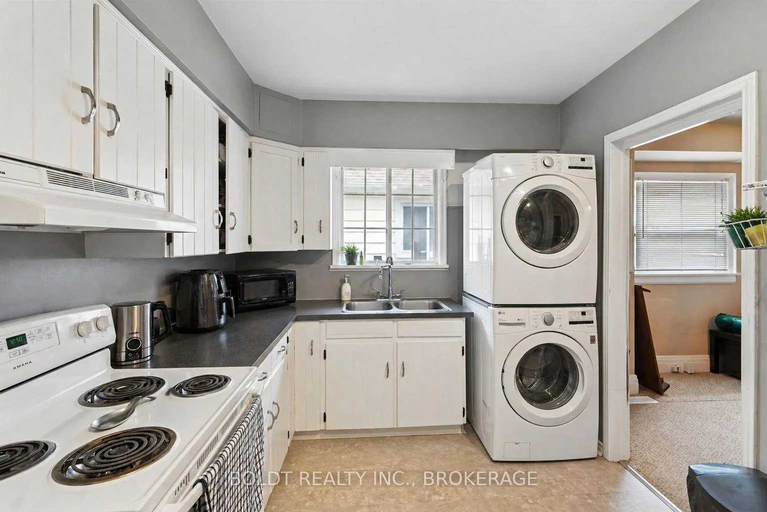 Photo 11 of 63 Permilla Street, St. Catharines, Ridley — HOMEH