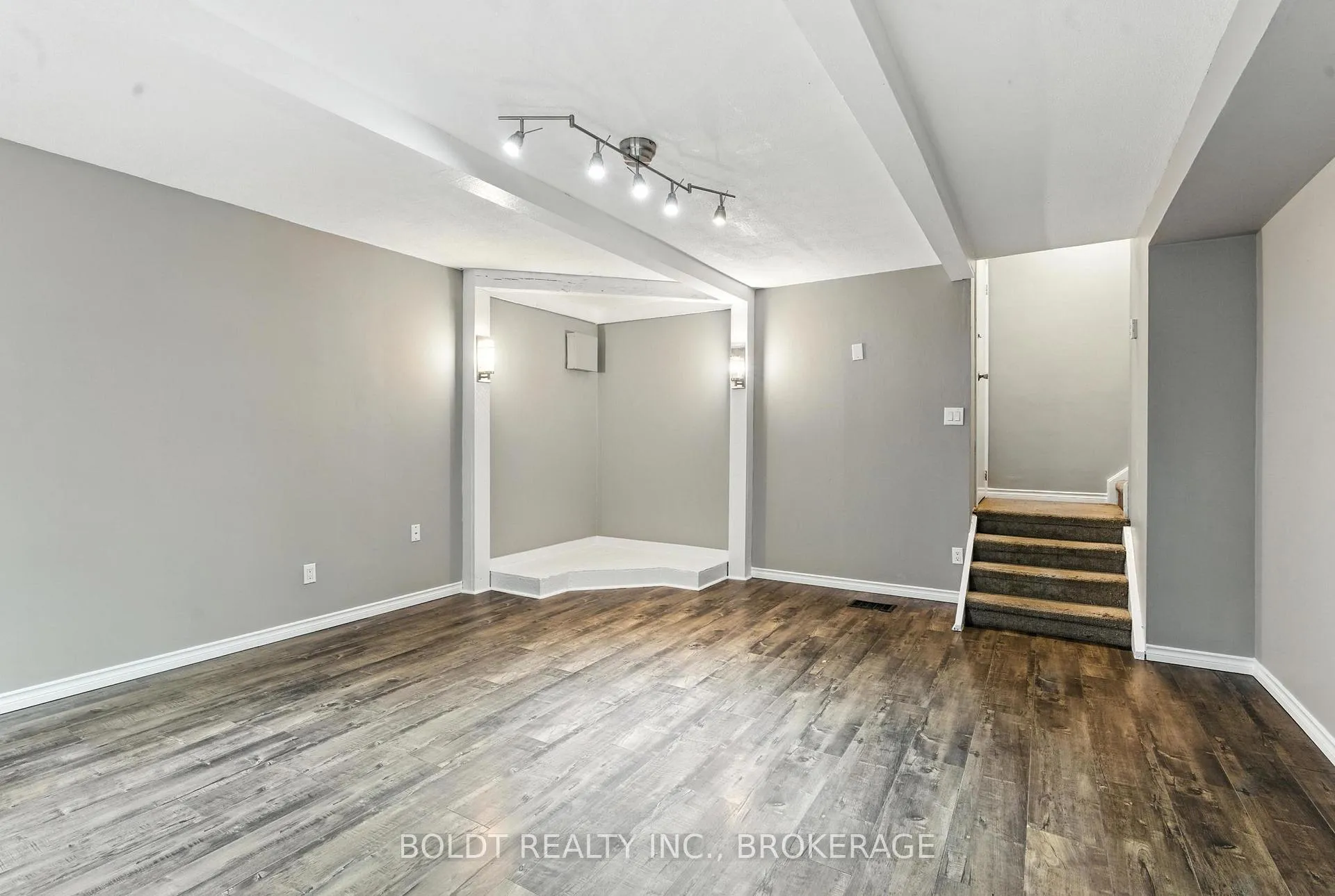 Photo 29 of 63 Permilla Street, St. Catharines, Ridley — HOMEH