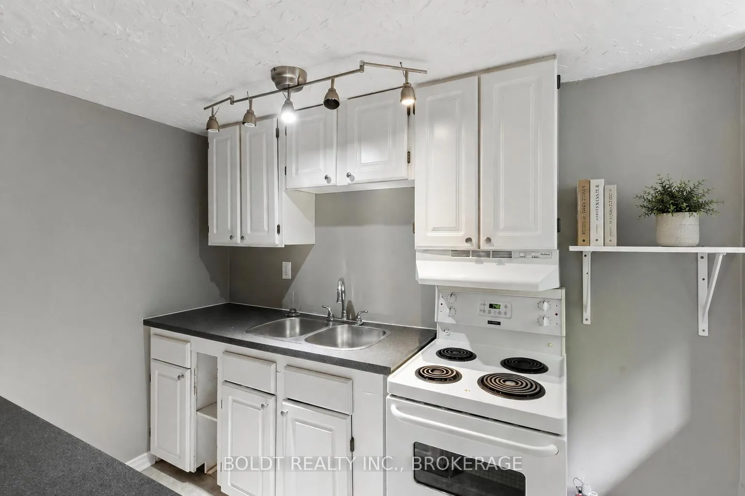 Photo 30 of 63 Permilla Street, St. Catharines, Ridley — HOMEH