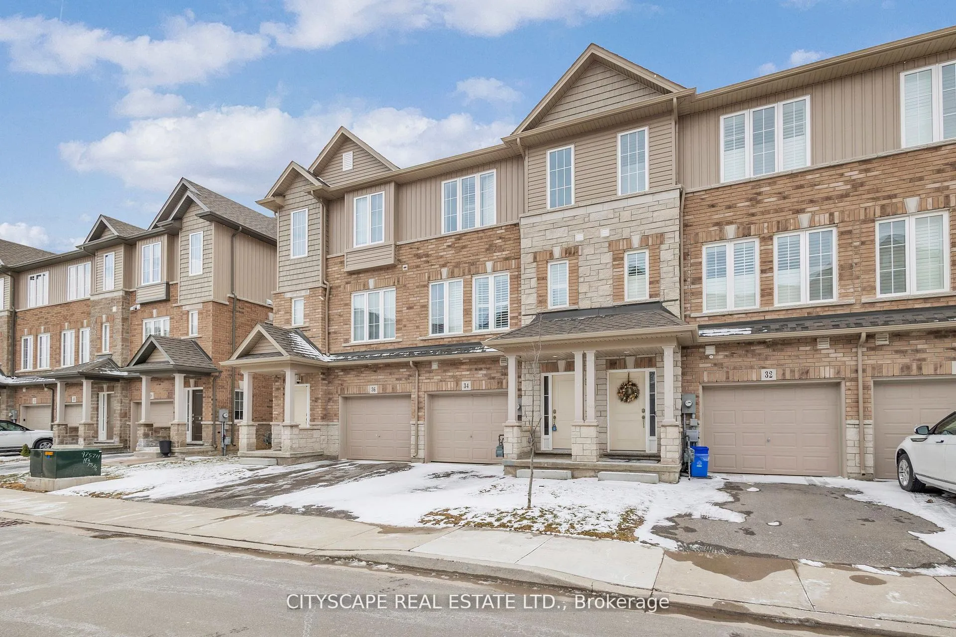 Photo 3 of 34 Laguna Village Crescent, Hamilton, Rural Glanbrook — HOMEH