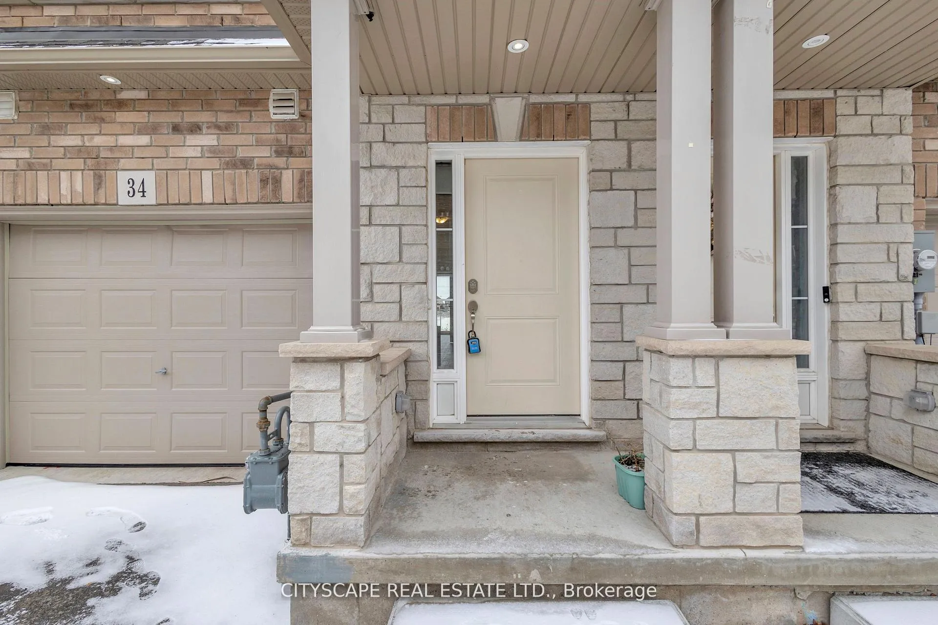 Photo 4 of 34 Laguna Village Crescent, Hamilton, Rural Glanbrook — HOMEH
