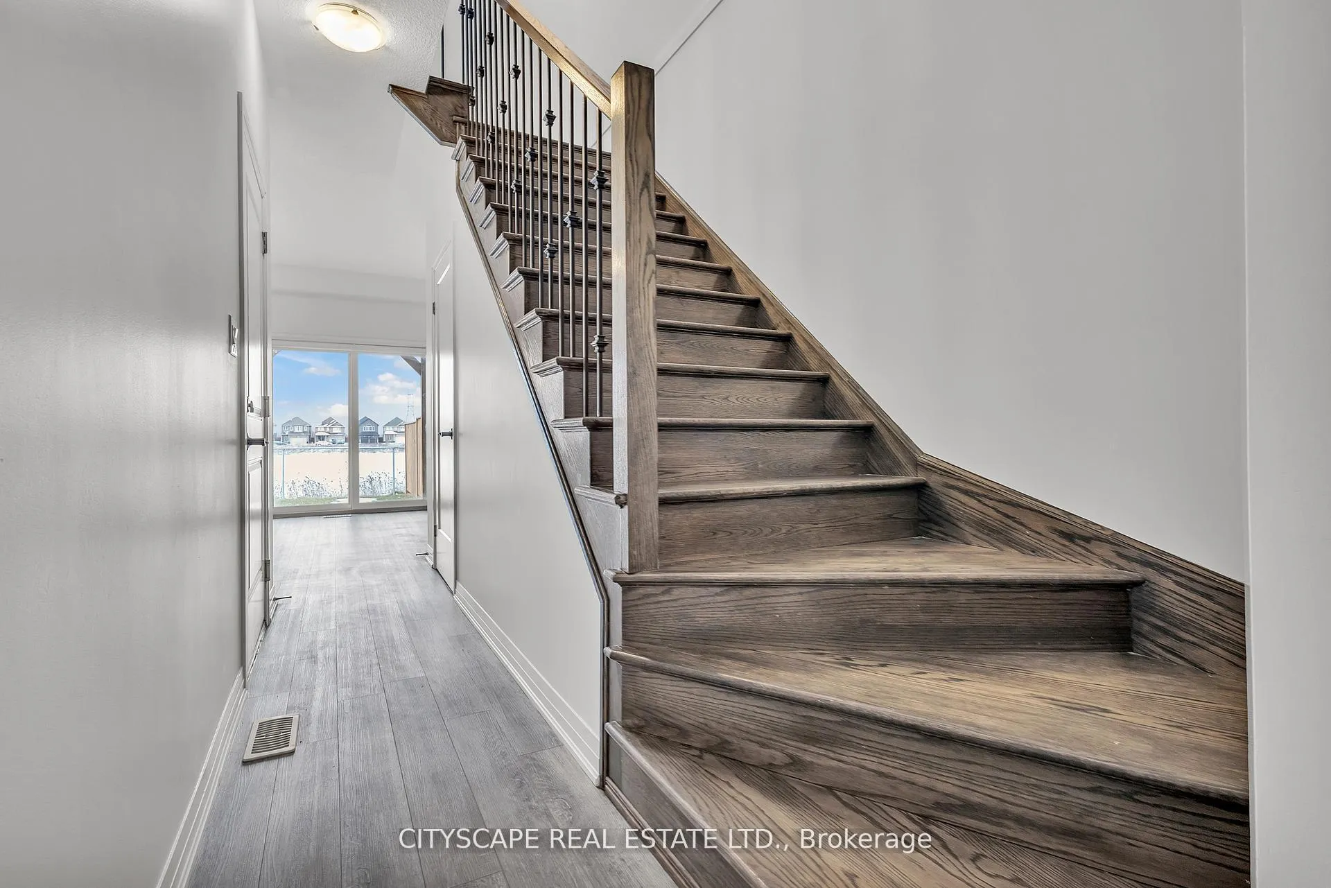 Photo 7 of 34 Laguna Village Crescent, Hamilton, Rural Glanbrook — HOMEH