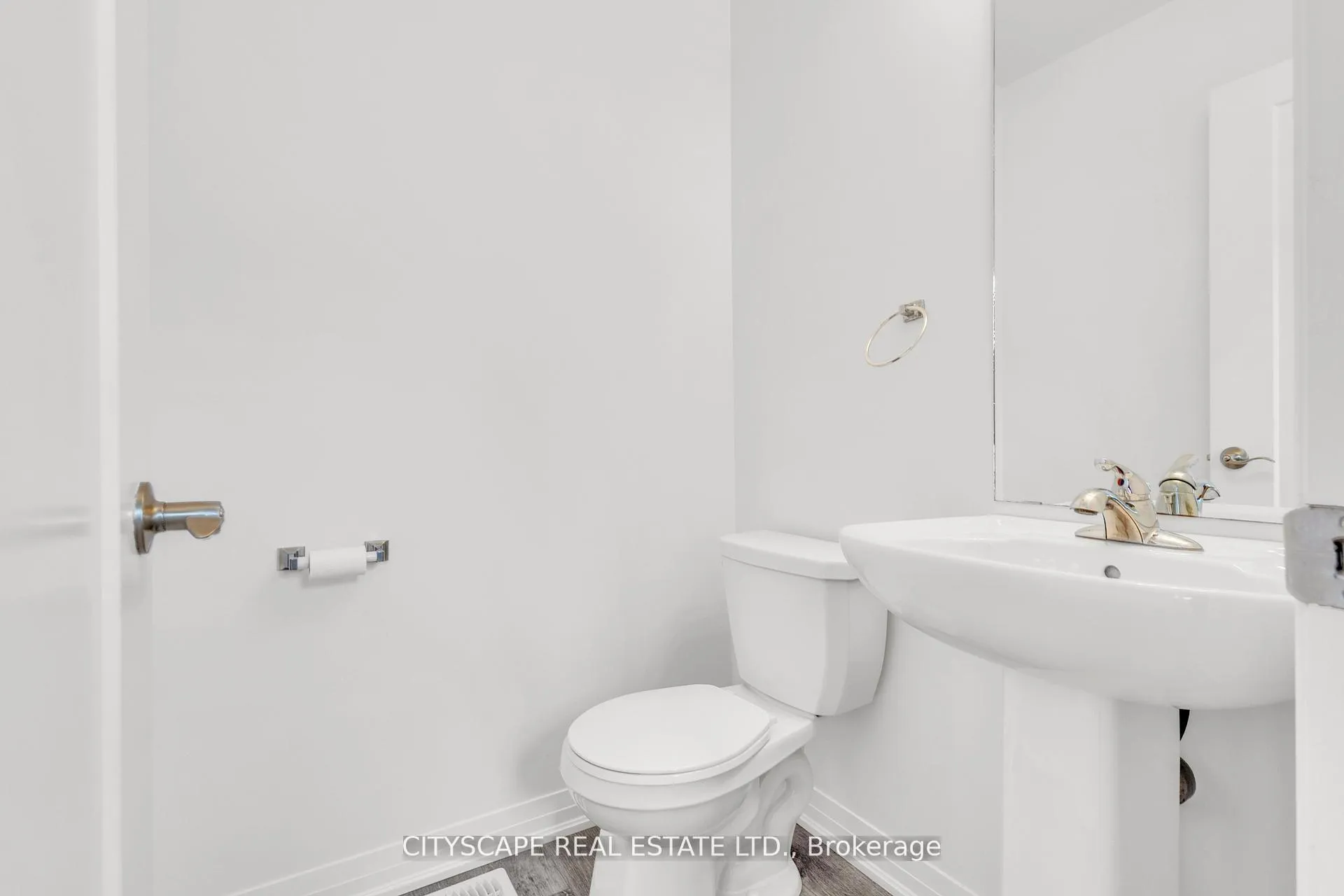 Photo 20 of 34 Laguna Village Crescent, Hamilton, Rural Glanbrook — HOMEH