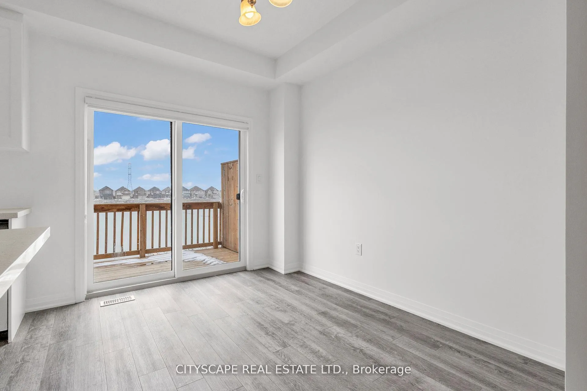 Photo 31 of 34 Laguna Village Crescent, Hamilton, Rural Glanbrook — HOMEH