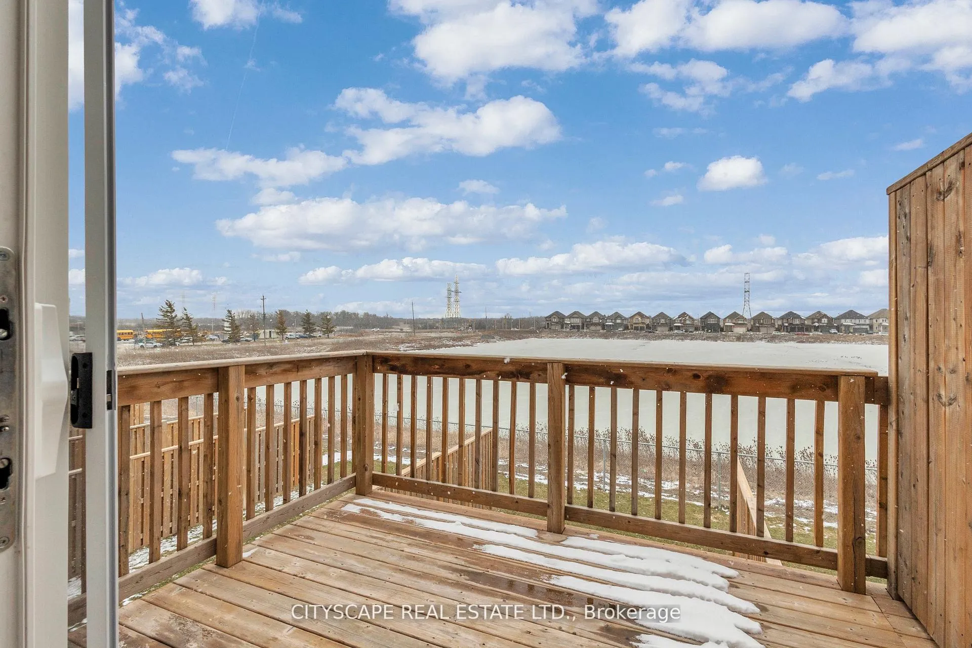 Photo 32 of 34 Laguna Village Crescent, Hamilton, Rural Glanbrook — HOMEH