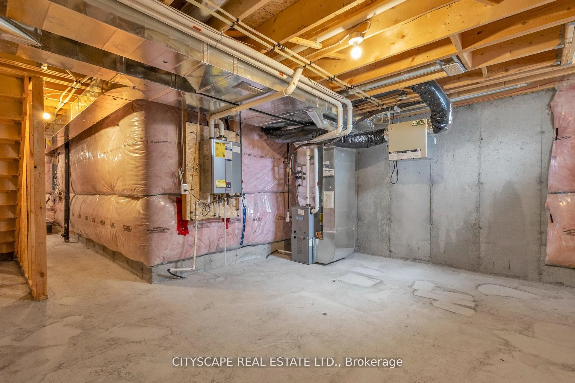 Photo 40 of 34 Laguna Village Crescent, Hamilton, Rural Glanbrook — HOMEH