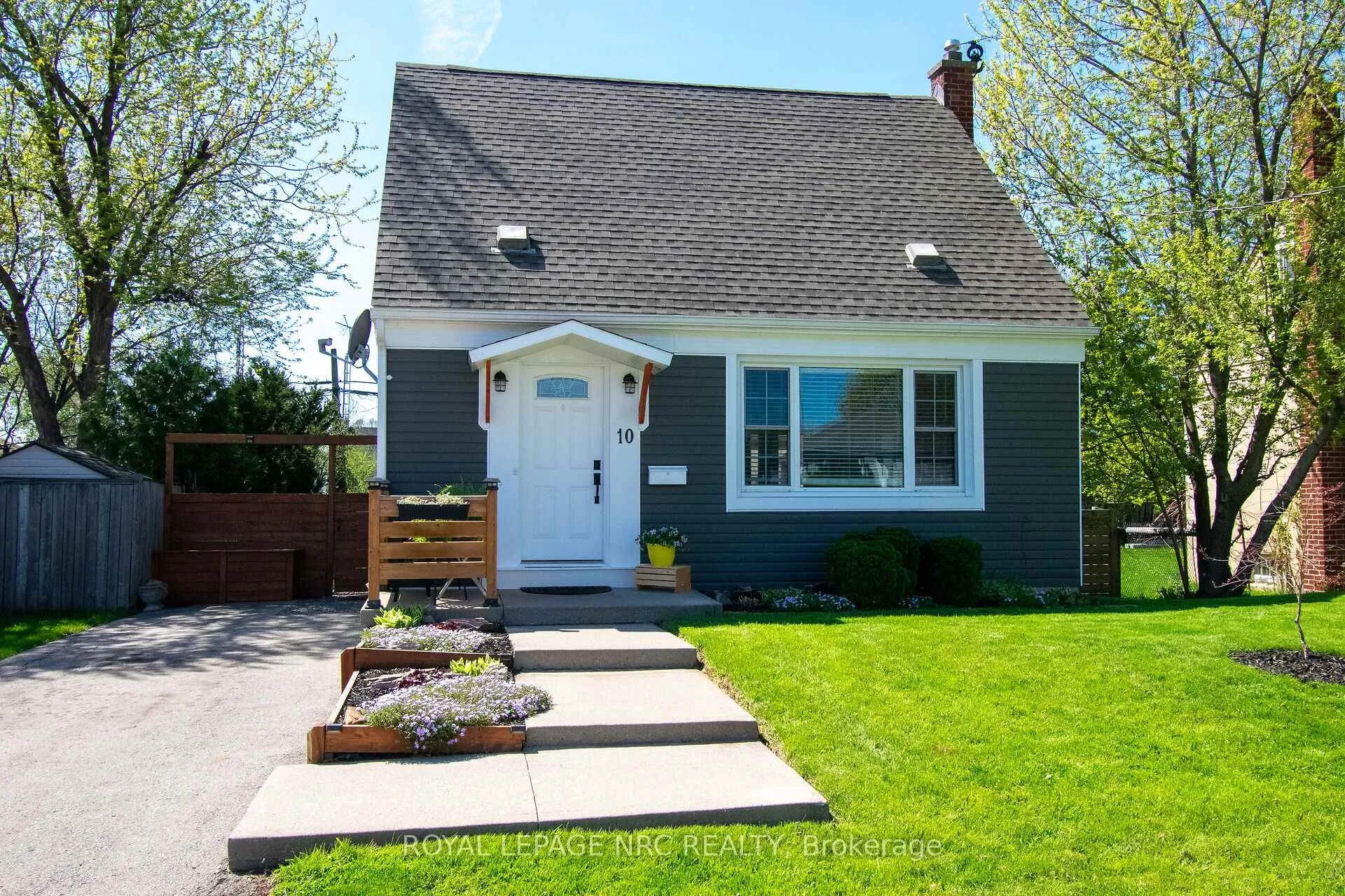 Photo 1 of 10 Blain Place N, St. Catharines, E. Chester — HOMEH