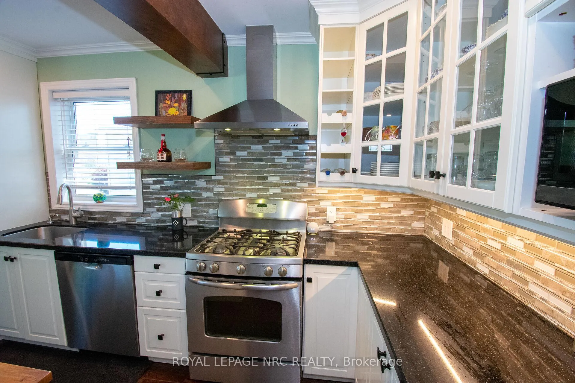 Photo 15 of 10 Blain Place N, St. Catharines, E. Chester — HOMEH