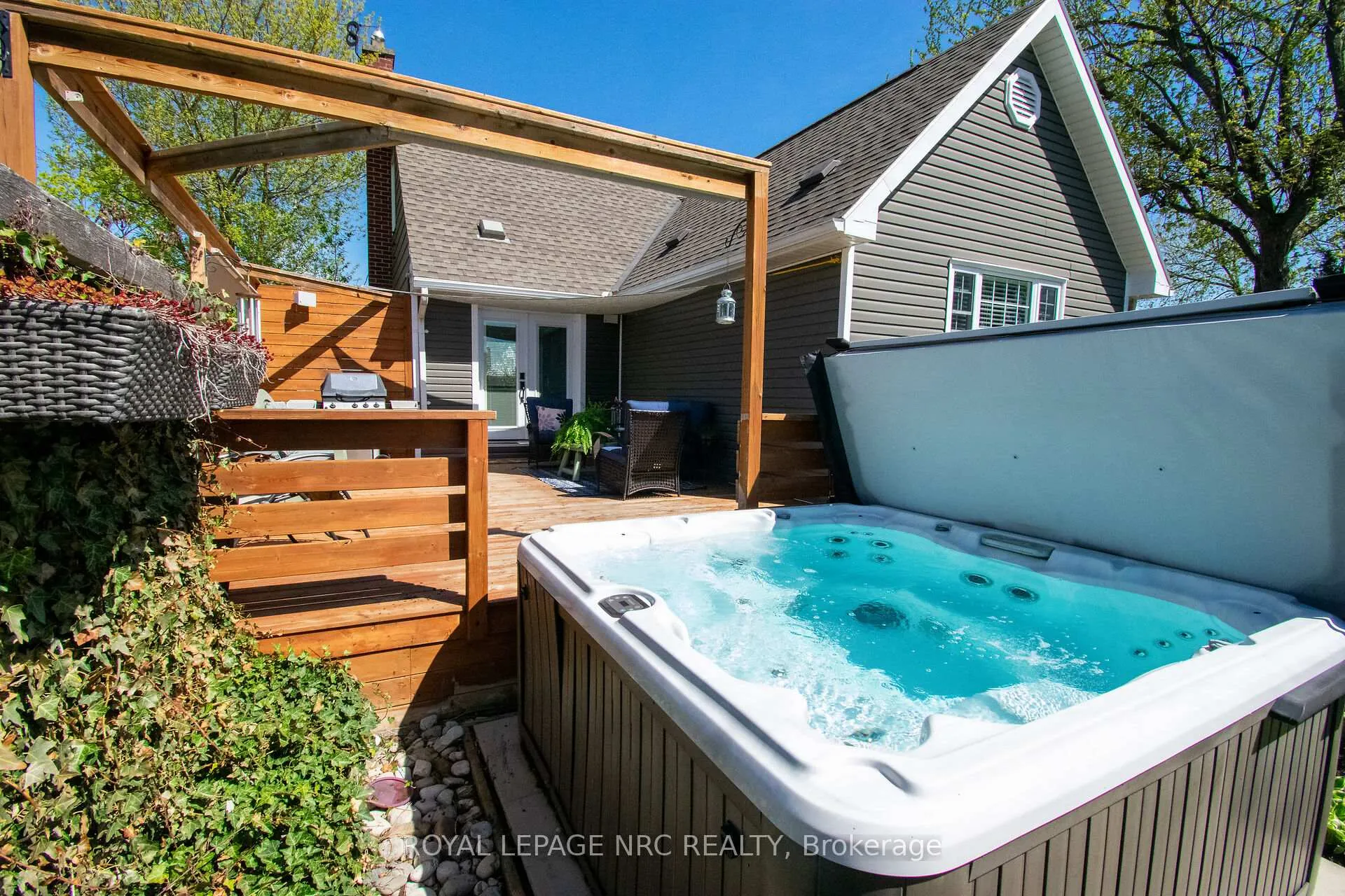 Photo 43 of 10 Blain Place N, St. Catharines, E. Chester — HOMEH