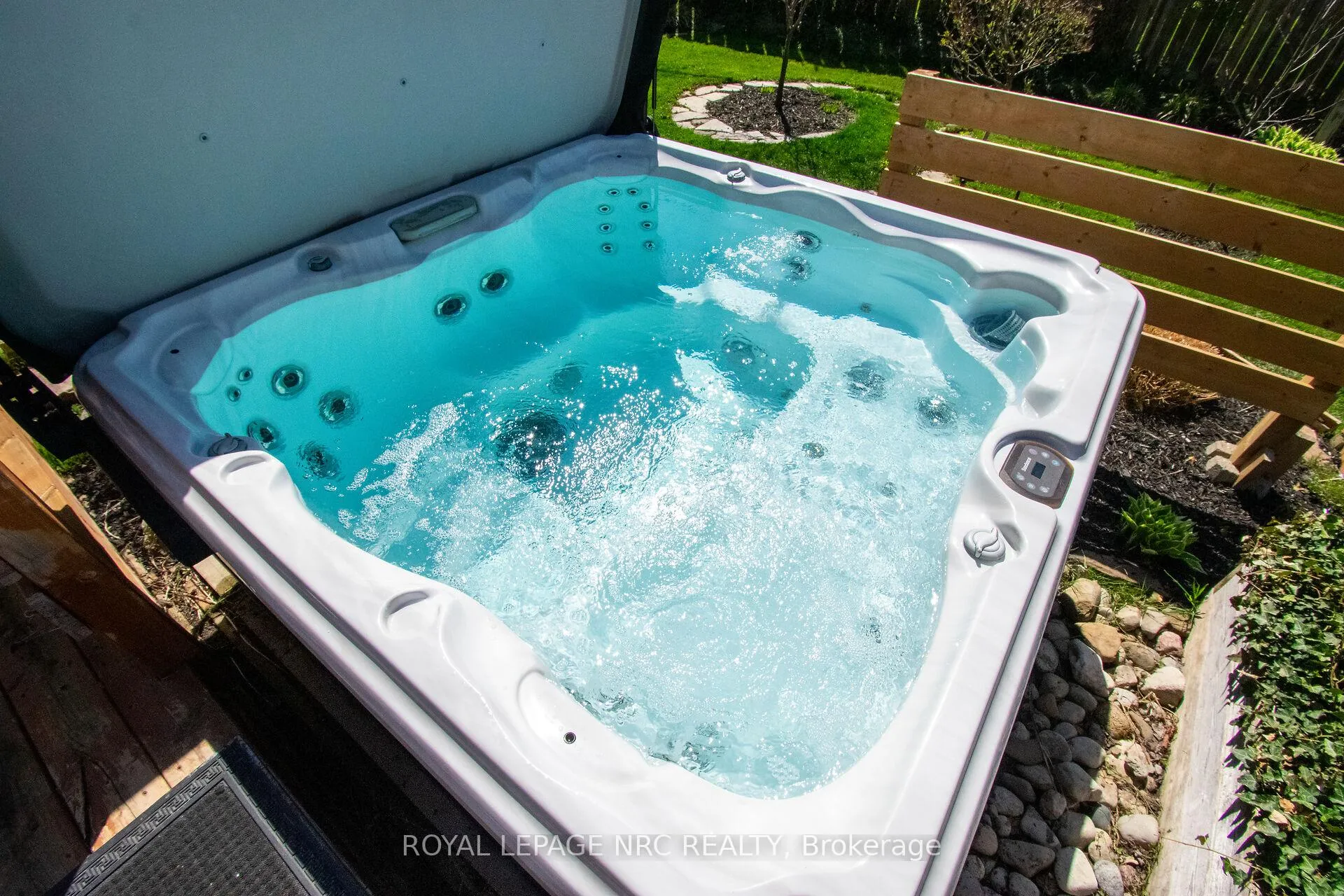 Photo 47 of 10 Blain Place N, St. Catharines, E. Chester — HOMEH