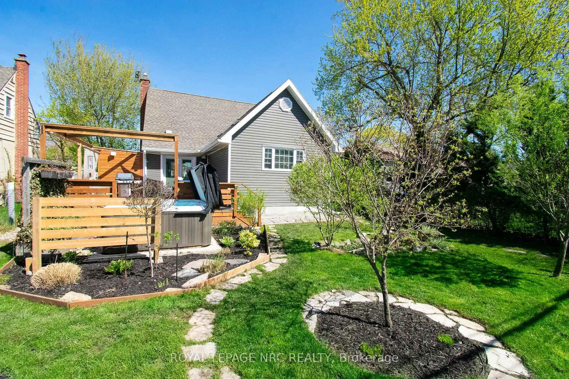 Photo 48 of 10 Blain Place N, St. Catharines, E. Chester — HOMEH